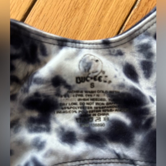 buc ees Sports Bra Tank Top Women’s Size Small Black White Tie Dye Logo - Picture 3 of 7